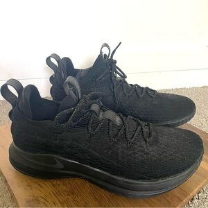 NIKE LeBron 15 Low